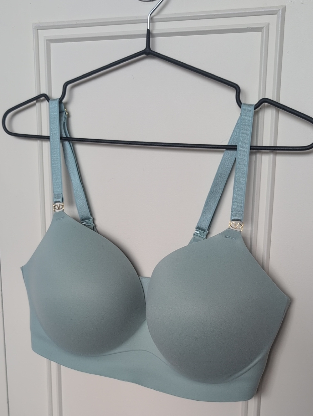 Body By Victoria Smooth   Wireless T-Shirt Bra Light Green 36DD